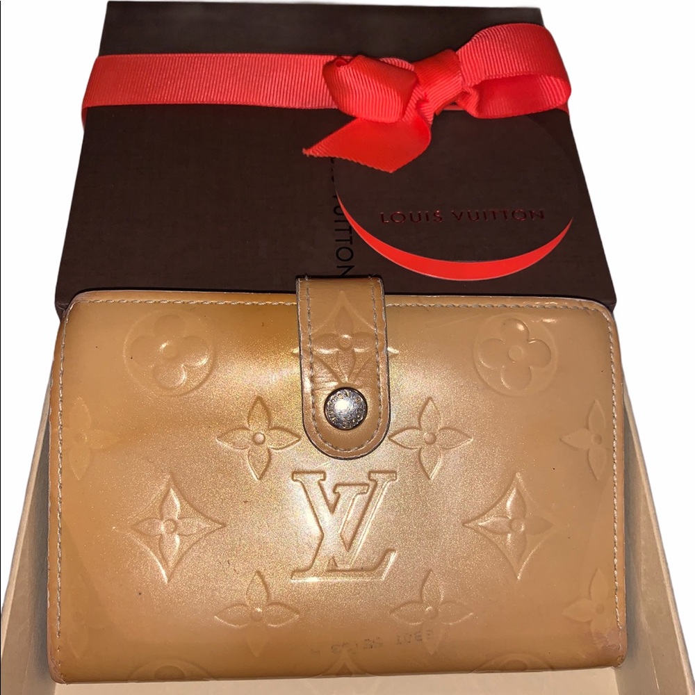 AUTHENTICATED Louis Vuitton vernis wallet